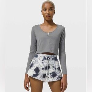 Lululemon Cropped Henley Long Sleeve Shirt Size4
Heathered Asphalt Grey